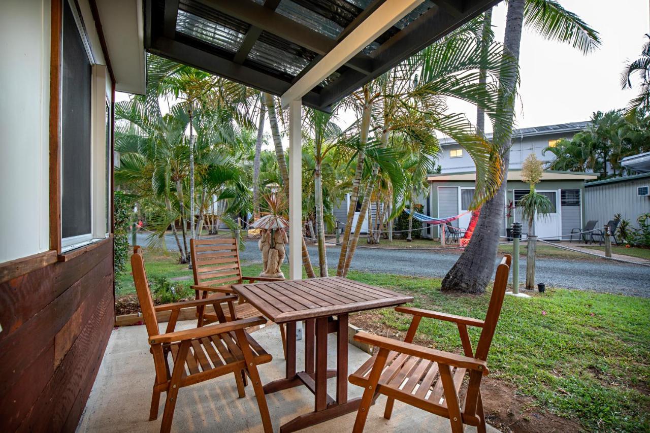 Bush Village Holiday Cabins 埃尔利海滩 外观 照片
