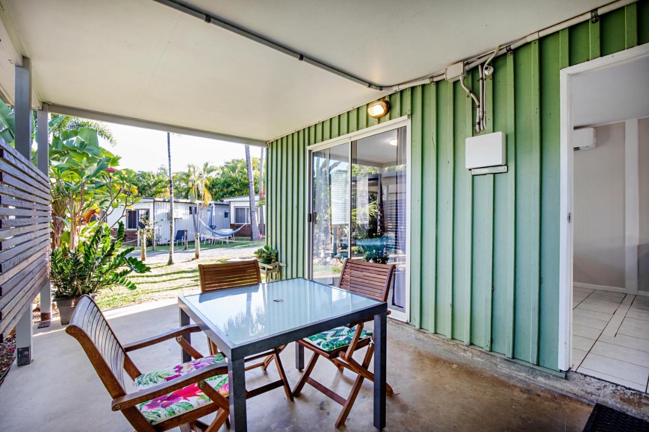 Bush Village Holiday Cabins 埃尔利海滩 外观 照片