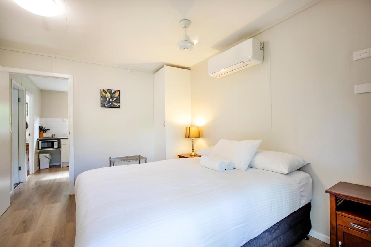 Bush Village Holiday Cabins 埃尔利海滩 外观 照片