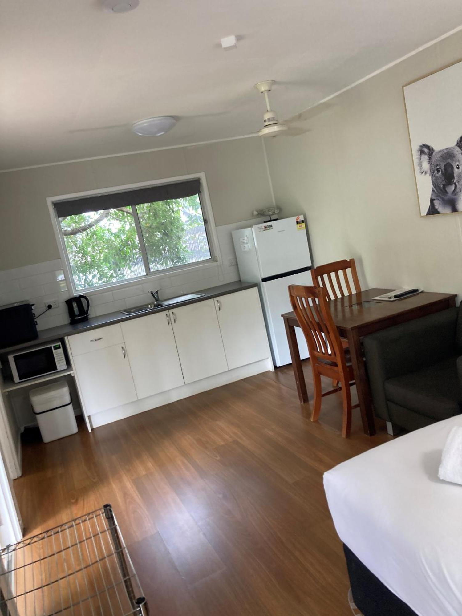 Bush Village Holiday Cabins 埃尔利海滩 外观 照片