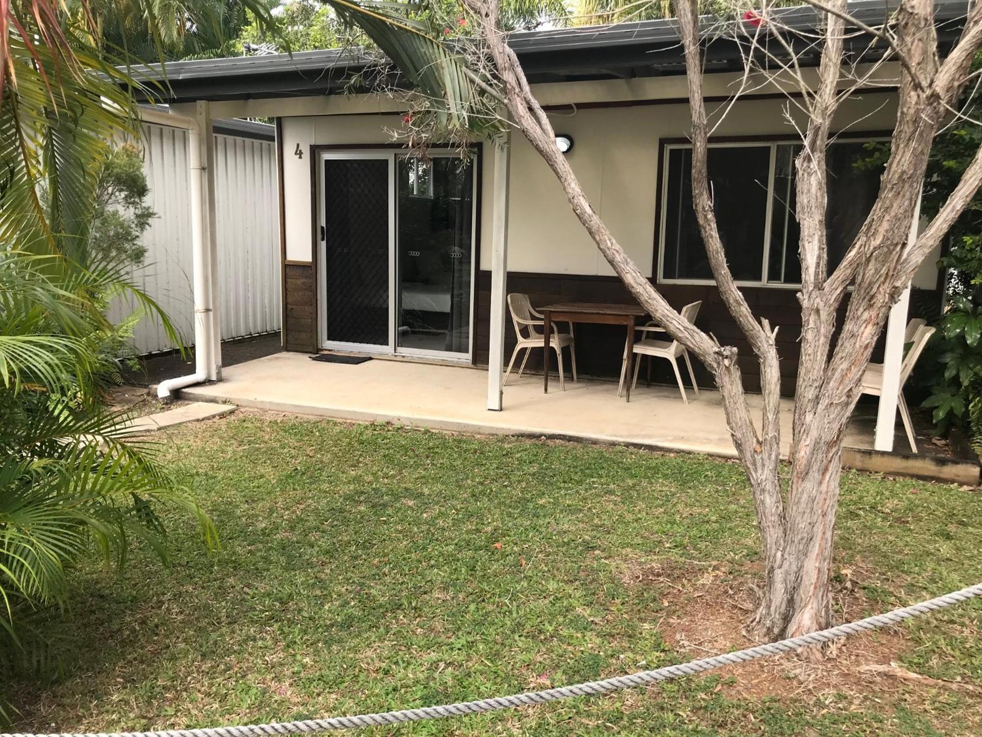 Bush Village Holiday Cabins 埃尔利海滩 外观 照片