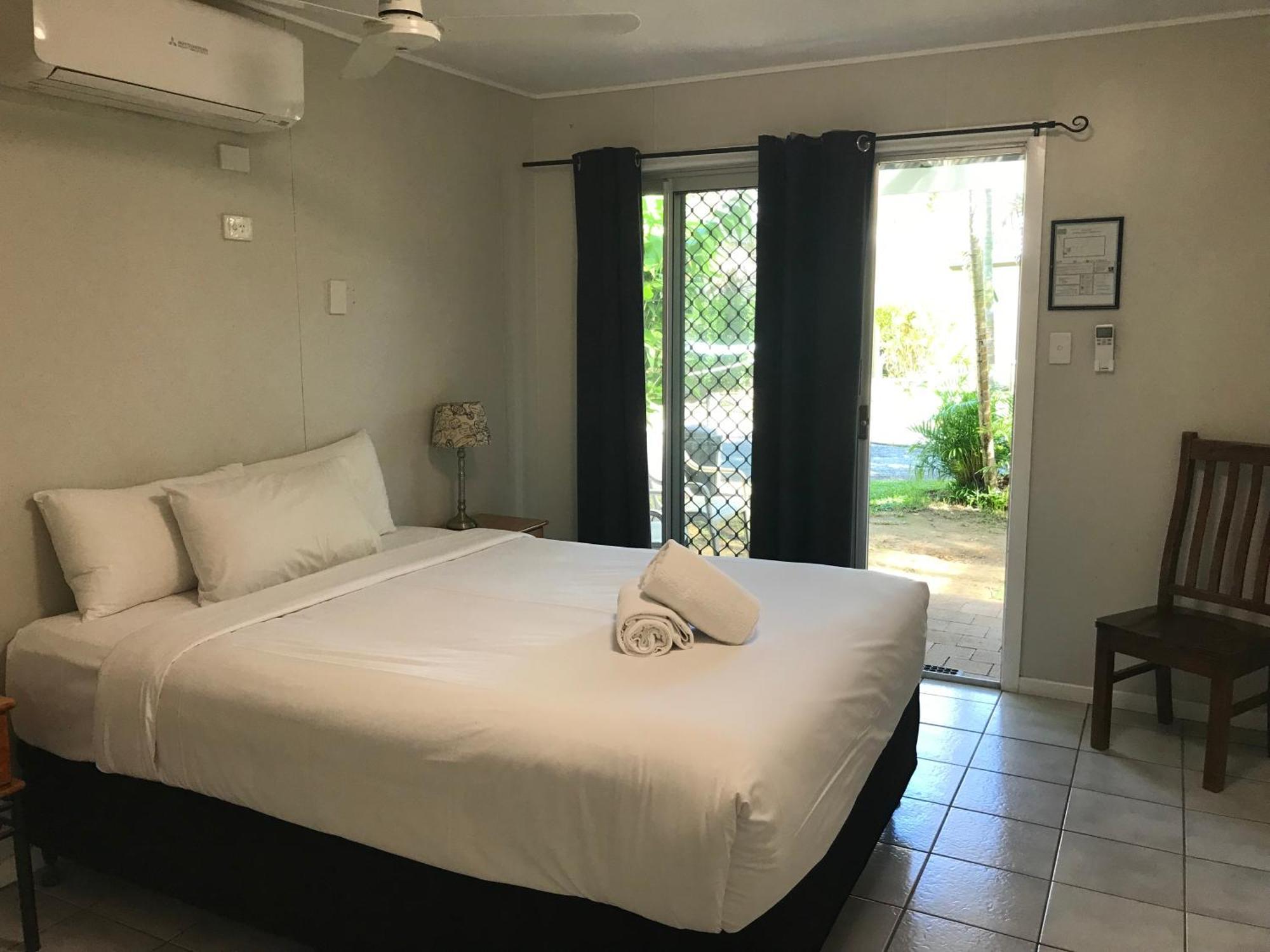 Bush Village Holiday Cabins 埃尔利海滩 外观 照片