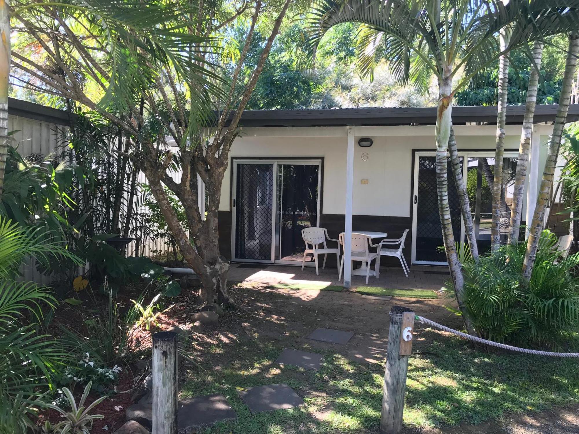 Bush Village Holiday Cabins 埃尔利海滩 外观 照片