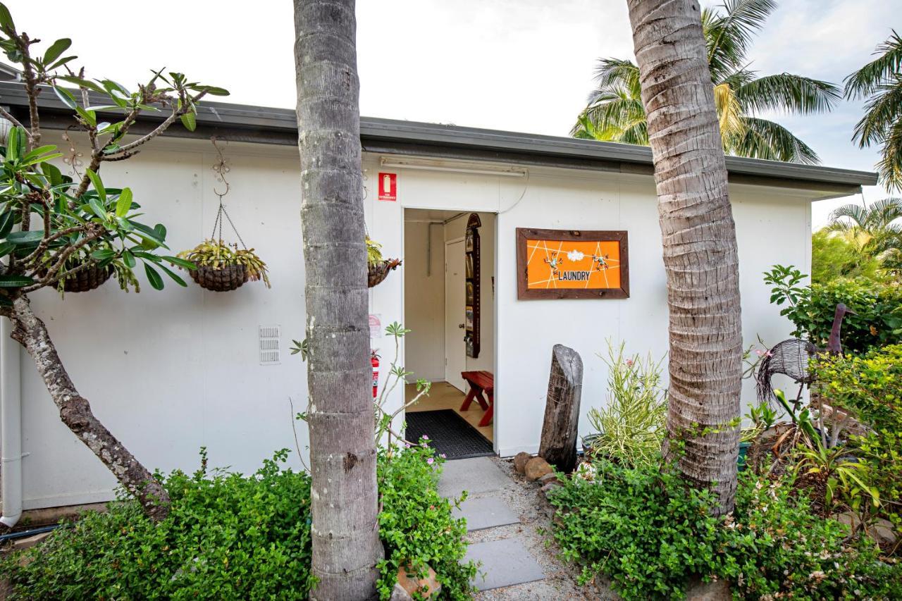 Bush Village Holiday Cabins 埃尔利海滩 外观 照片